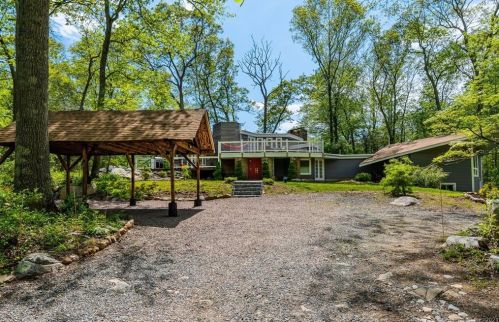 10 Chidley Way, Gales Ferry, CT 06339-1560