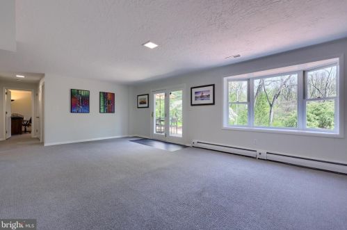 2033 Crescent Rd, York PA  17403-4760 exterior