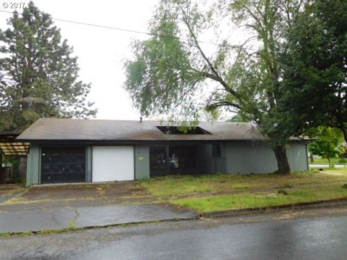 320 Isabella St, Lebanon, OR 97355-4220