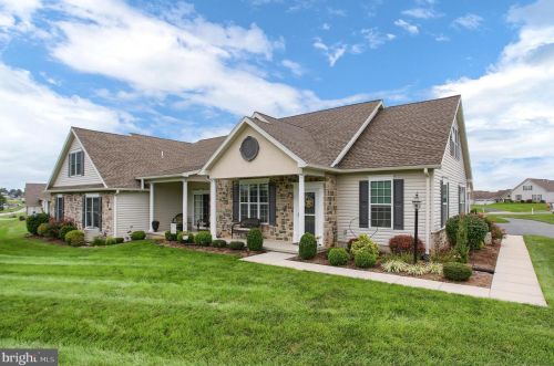 62 Dolomite Dr, York, PA 17408-6356