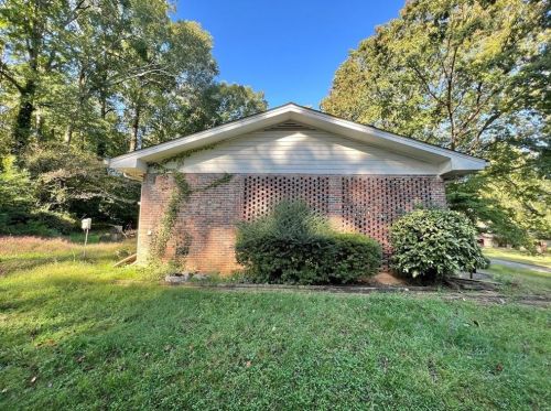 3011 Belingham Dr, Atlanta GA  30345-1506 exterior
