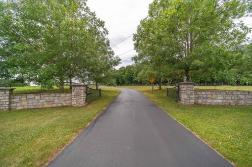 1800 Lynnbrook Ct, Orient, OH 43146-9463