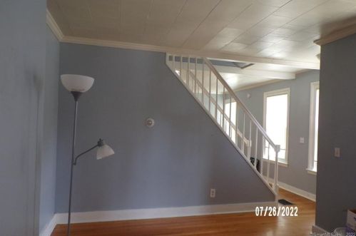 37 Hawthorne Ave, Derby CT  06418-1101 exterior