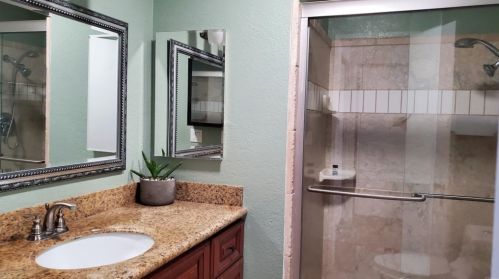 949 Ruby Dr, Vista CA  92083-5550 exterior