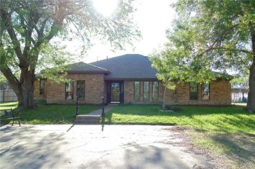 134 Temple St, Barclay, TX 76656-4010