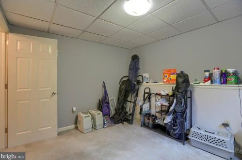 2410 Creek View Dr, Lancaster PA  17602-1450 exterior