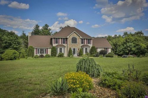 33 Montana Dr, Sandown, NH 03873-2157