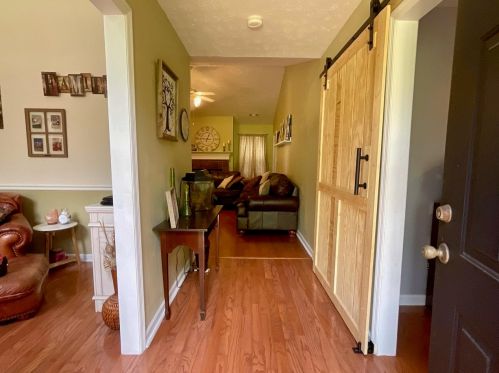 108 Foxdale Dr, Lagrange, GA 30240-8248