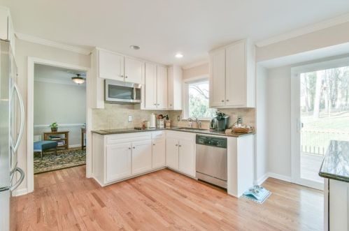 281 Lakeshore Dr, Marietta, GA 30067-4138