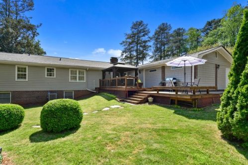 620 Mabry Rd, Atlanta GA  30328-2604 exterior