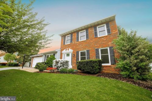 2305 Henbird Ln, Lancaster, PA 17601-2803