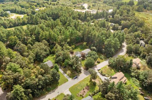 8 Alan Cir, Londonderry, NH 03053-3131