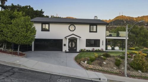 2434 Delisle Ct, Glendale CA  91208-2210 exterior