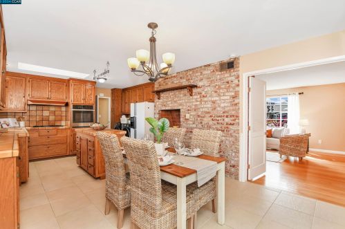 573 Maureen Ln, Concord, CA 94523-2758
