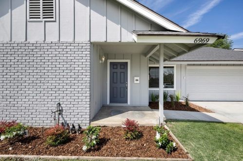 6969 Hillside Ave, Riverside CA  92504-2071 exterior