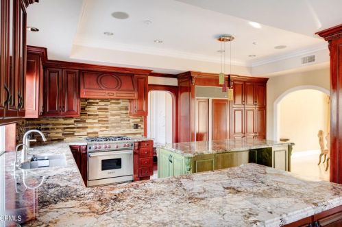 1958 Calafia St, Glendale CA  91208-2306 exterior