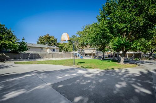 393 Temple Dr, Milpitas CA 95035-4759 exterior