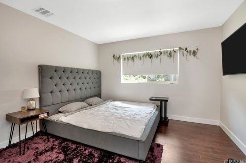3634 Royal Woods Dr, Van Nuys CA  91403-4214 exterior