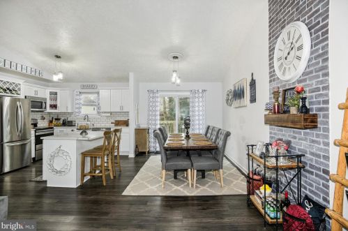 51 Jamar Dr, Severna Park, MD 21146-2909