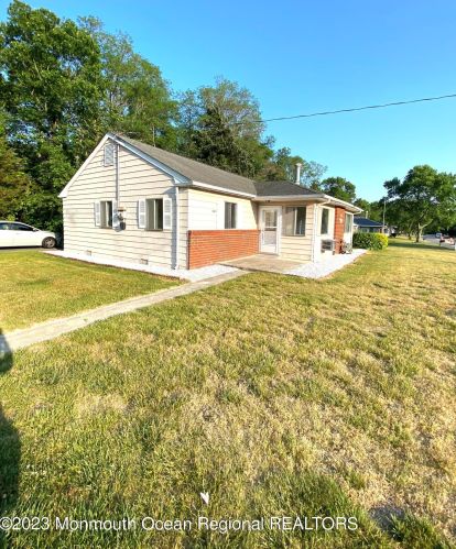 25 Pheasant St, Lakehurst NJ  08759-5131 exterior