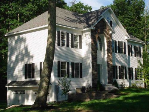 3 Kinneret Dr, Kingston, NH 03848-3489