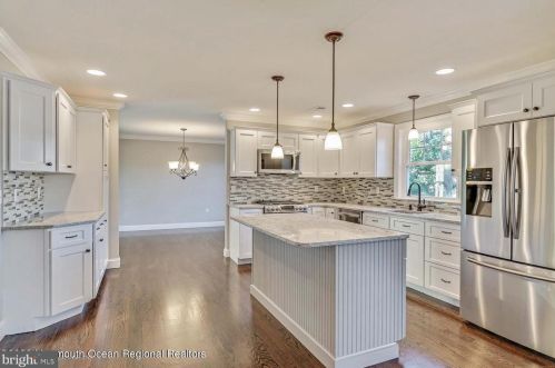517 Smith Dr, Point Pleasant Beach, NJ 08742-5430