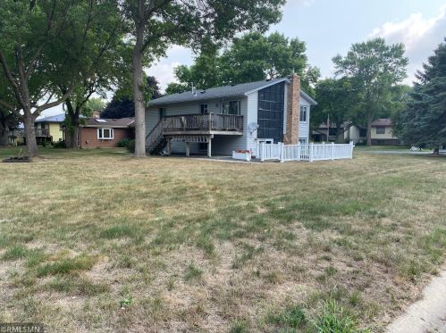 1076 Merritt St, Prior Lake, MN 55379-2922