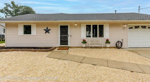 722 Sunrise Blvd, Lacey, NJ 08731-3027