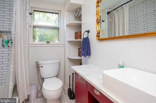 401 Iseminger St, Philadelphia PA  19147-1113 exterior