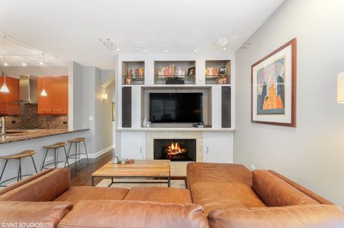 120 Oak St, Chicago, IL 60611-1204