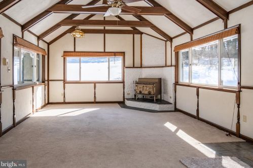 901 Enola Rd, Carlisle PA 17015-9548 exterior