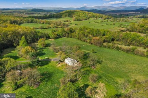 9498 Ada Rd, Marshall, VA 20115-2827