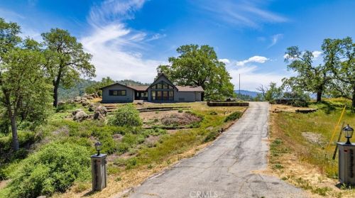29560 Horsethief Dr, Tehachapi, CA 93561-5433