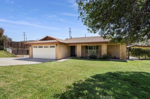 2260 Gail Dr, Riverside, CA 92509-1546