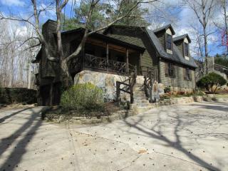 946 Victoria Landing Dr, Holly Springs, GA 30189-6698
