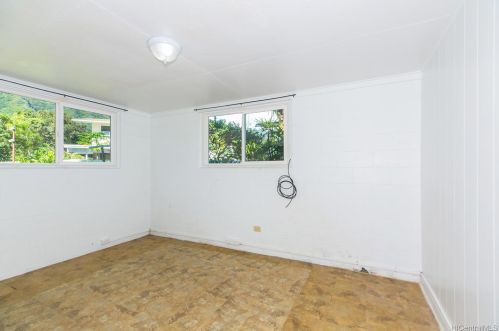 3050 Manoa Rd, Honolulu HI  96822-3301 exterior