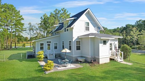 300 Stable Ln, Ridgeville, SC 29472-7504