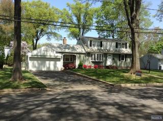 169 Behnke Ave, Paramus, NJ 07652-4401
