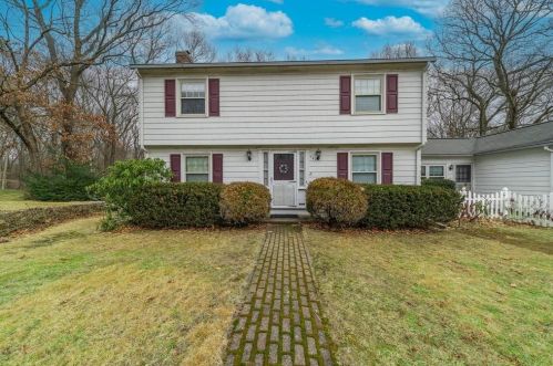 121 Maplewood Dr, Warwick, RI 02818-2518
