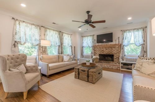 1648 Beacon Hill Blvd, Atlanta GA  30329-2556 exterior