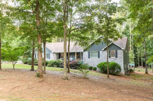 332 Wildflower Dr, Social Circle, GA 30025-4305