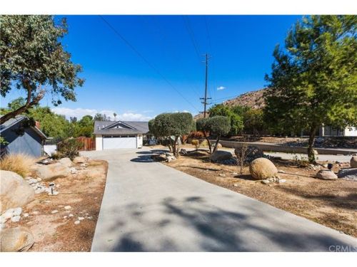 740 3rd St, Norco, CA 92860-2734