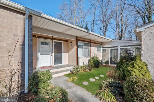 36 Bear Brook Rd, Princeton NJ  08540-6216 exterior