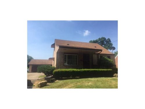 36 Renee Dr, Struthers, OH 44471-1516