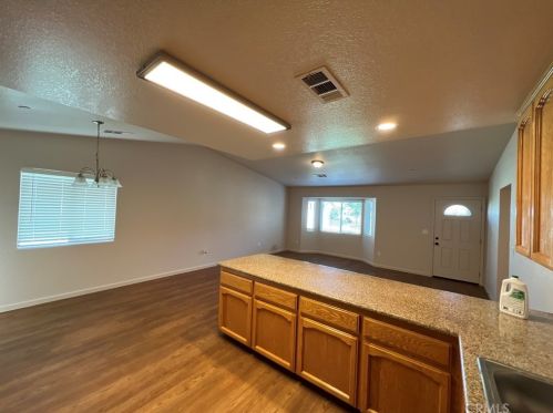 1996 Madison Dr, Madera, CA 93638-1792