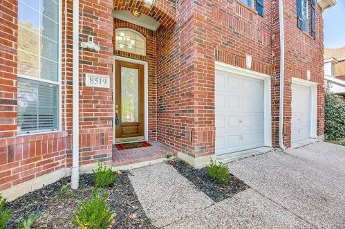 8519 Rugby Dr, Irving TX  75063-9385 exterior