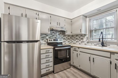 74 Montre Sq, Atlanta GA  30327-4044 exterior