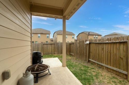 1649 Treeta Trl, Uhland TX 78640 exterior