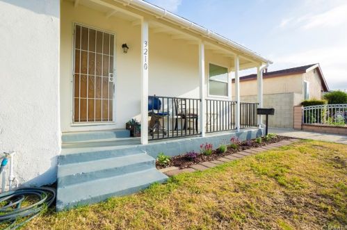 3210 134th Pl, Hawthorne CA  90250-6319 exterior