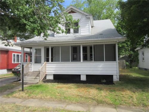99 Benedict Rd, Warwick, RI 02888-2804